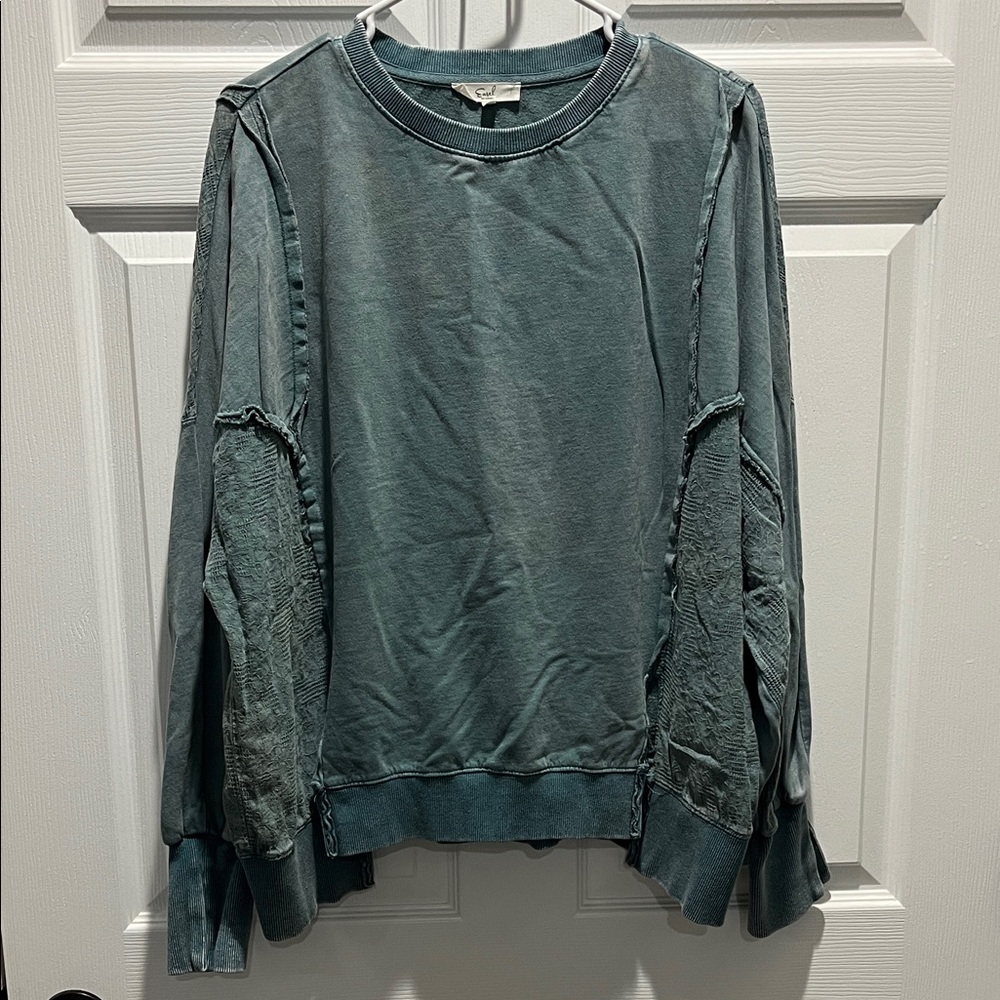 Easel Vintage Teal Green Distressed Top